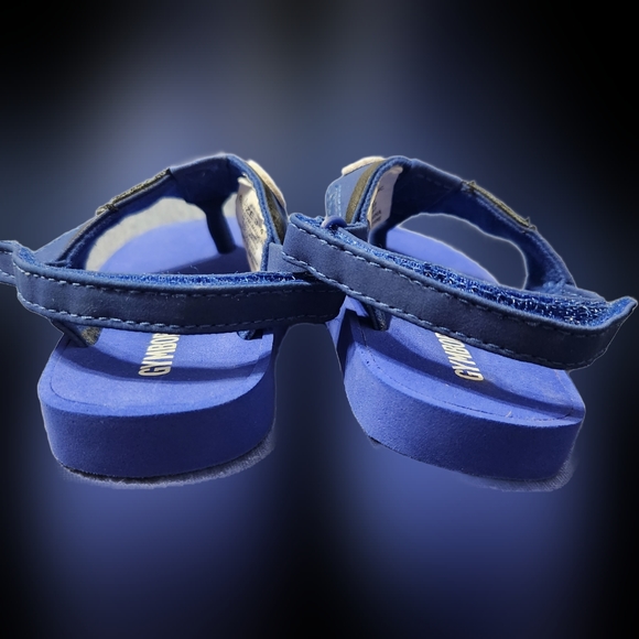 Gymborie Kid's Pirate/Shark Flip Flops - Picture 3 of 4